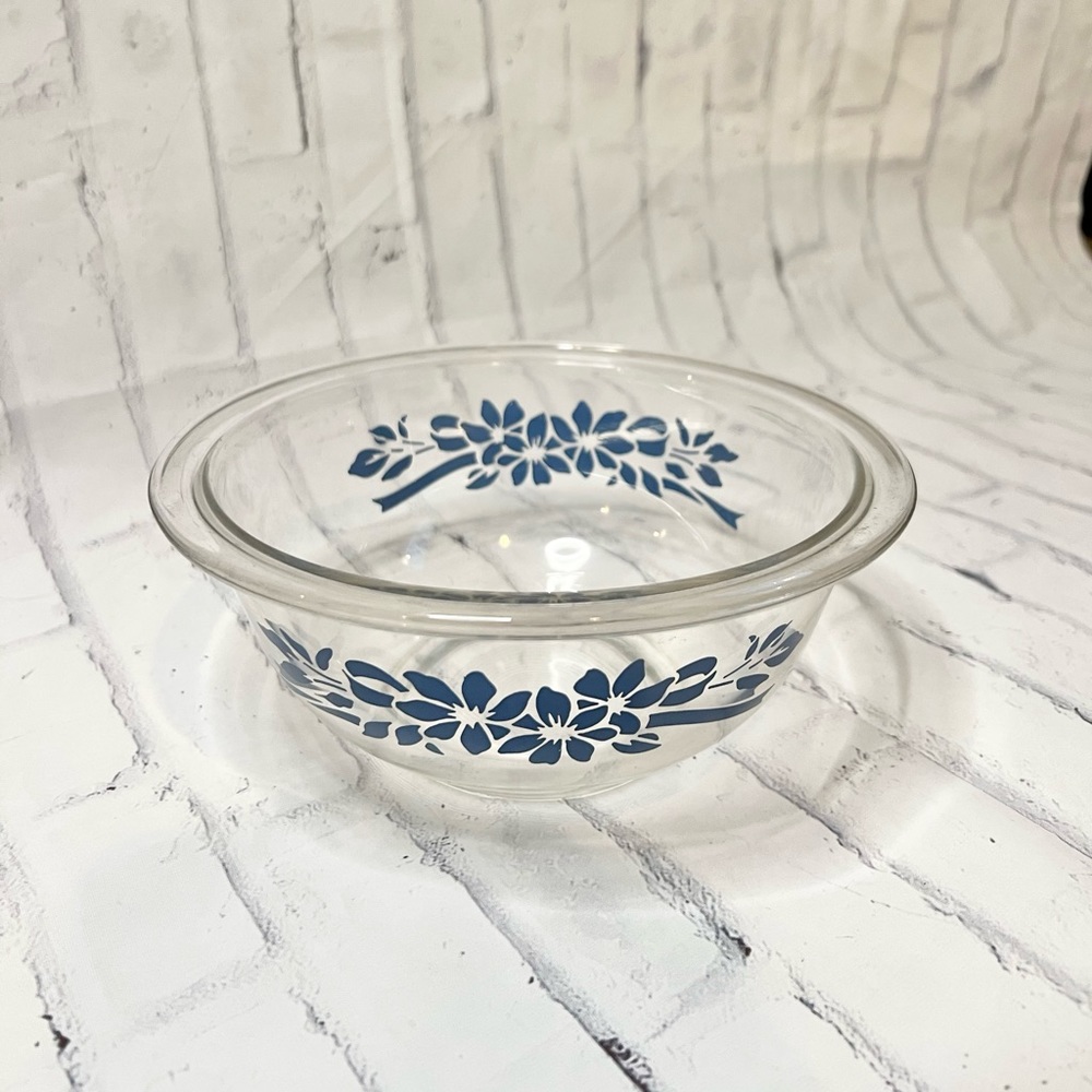 Pyrex Corning NY USA glass mixing bowl blue ribbons and flowers pattern - Picture 7 of 7